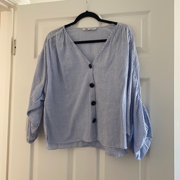 Zara Tops - Zara ruffle sleeve blouse
